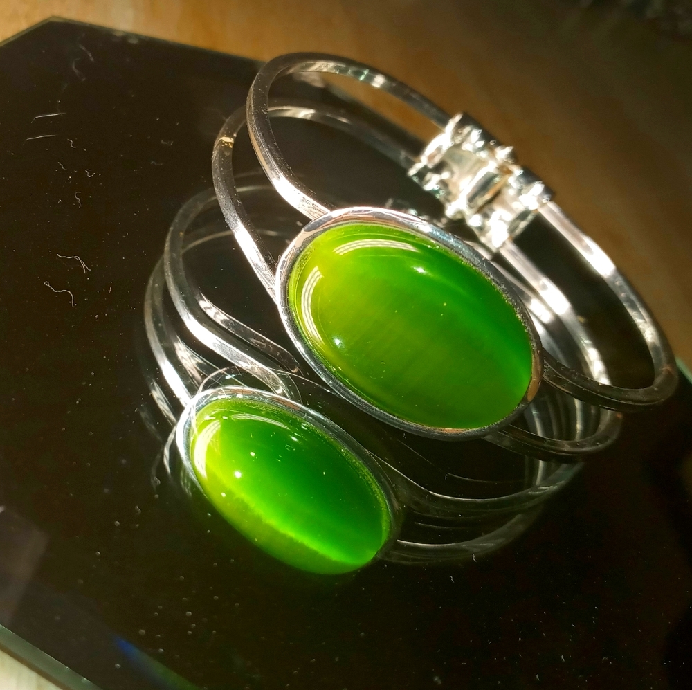 Green stone silver bracelet